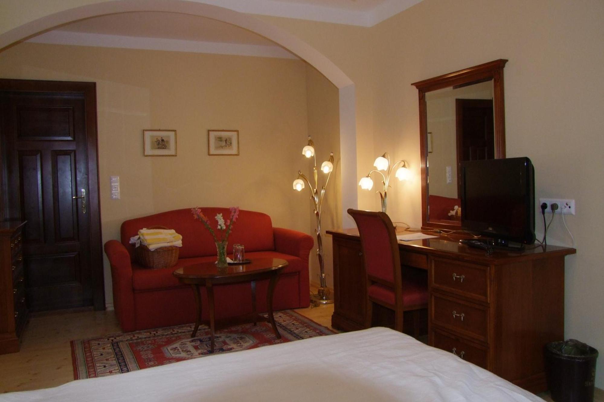 Hotel See-Villa มิลชตัทท์ ภายนอก รูปภาพ